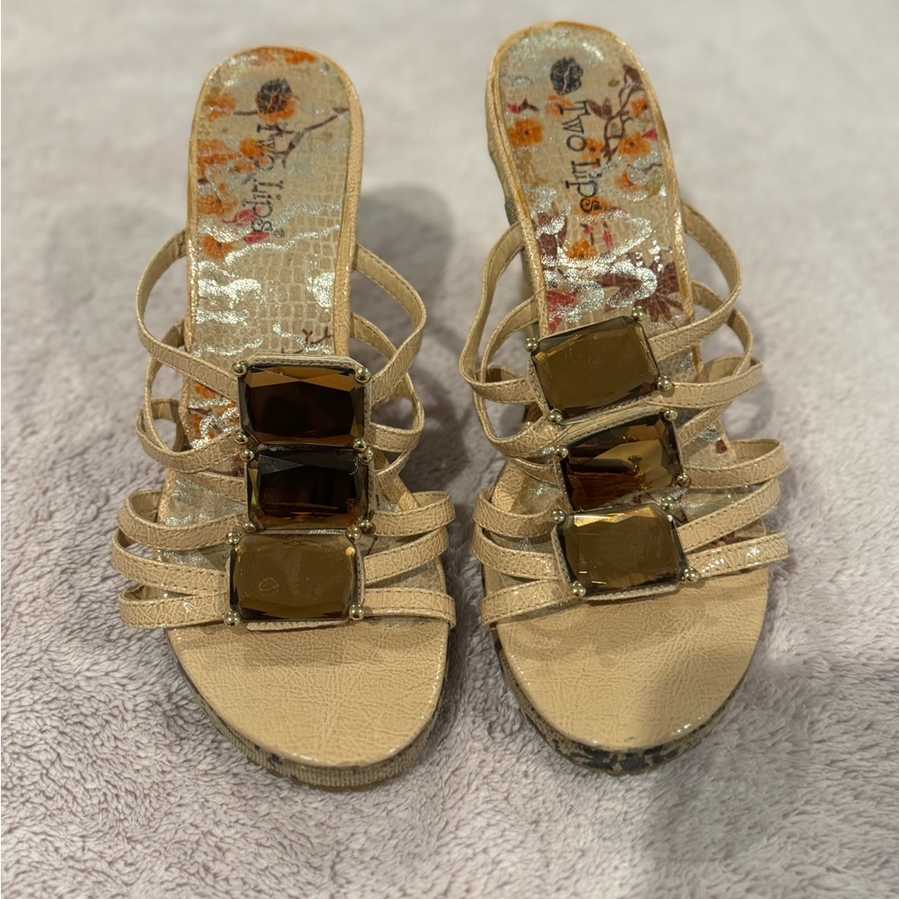 Elegant Tan Strappy Sandals
